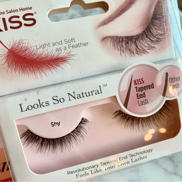 2 Sets of Faux Lashes Looks So Natural True Volume Falsies - Picture 3 of 5